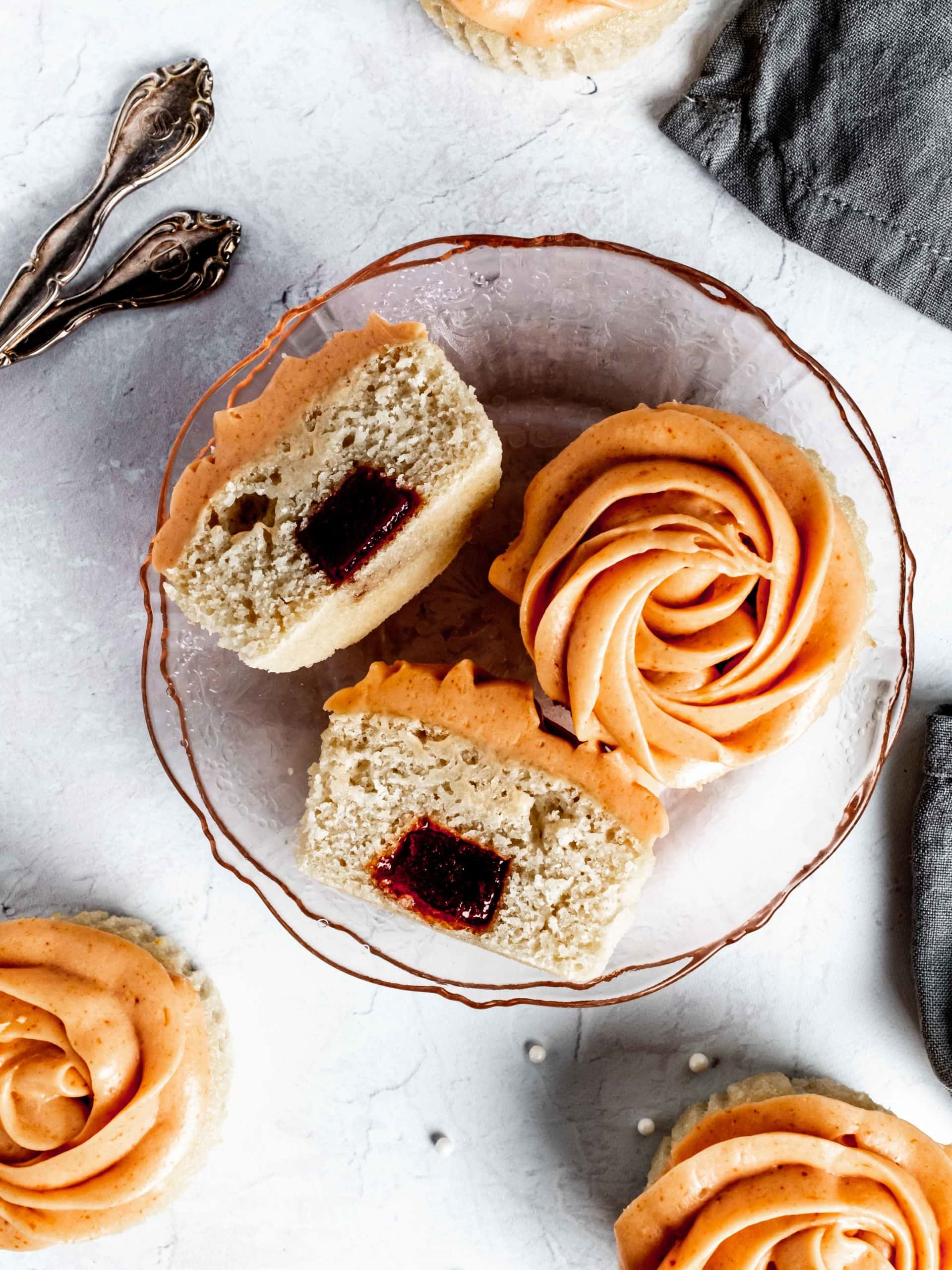 Quick Guava Frosting: Easy Tropical Buttercream for Any Cake